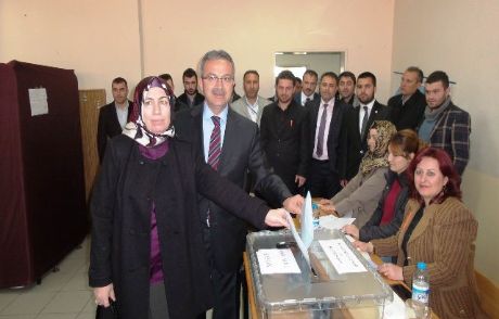 Başkan Köşker Oyunu Eşi İle Kullandı