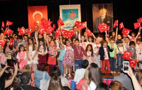 Batur'dan 23 Nisan Ressamlarına Madalya
