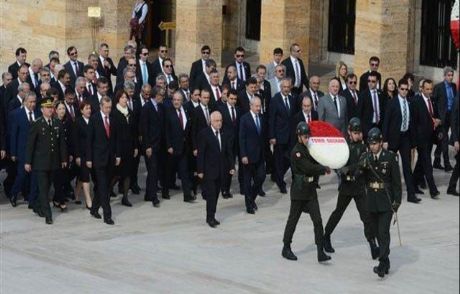 Devlet Erkanı Anıtkabir'de