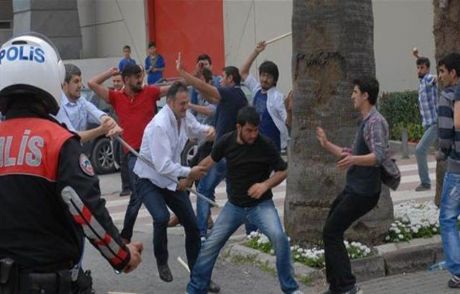 İzmir Kitap Fuarı'nda Kavga