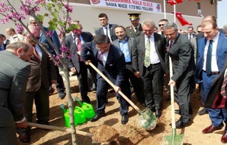 Şehitlerin Adı Fidanlarda Yaşatılıyor