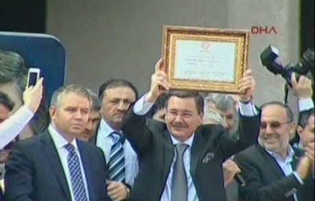 Melih Gökçek Mazbatasını Aldı