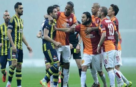 Gökhan Ve Sneijder Birbirine Girdi