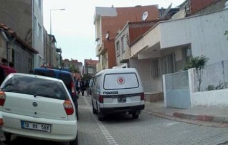 Eşini Yastıkla Boğarak Öldürdü