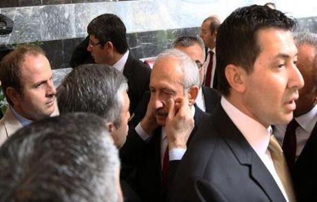 Kılıçdaroğlu'na Meclis'te Yumruklu Saldırı
