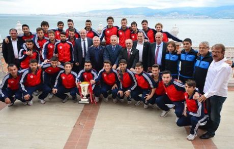 Şampiyonluk Forması Kocaoğlu'na