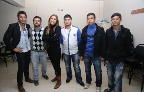 Romanlar, Ko-mek İle Tiyatro Yeteneğini Keşfetti
