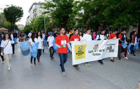 'haydi Yapalım' Diyerek Çevreye Dikkat Çekti