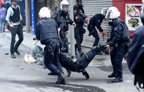 Yaralı Polisi Böyle Taşıdılar