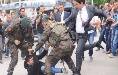 Başbakanlık Müşavirinden Vatandaşa Tekme