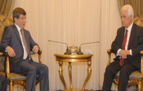 Davutoğlu'ndan Kıbrıs'a Teşekkür Ziyareti