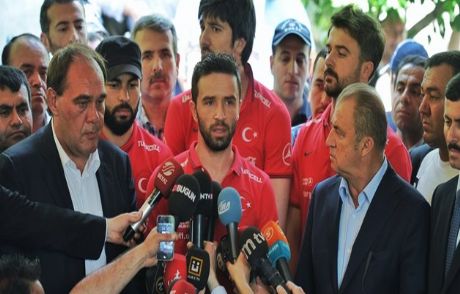 Gökhan Gönül Gözyaşlarını Tutamadı