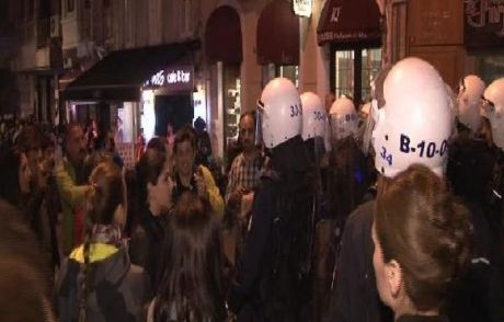 Polis Eğlenen Gazetecileri 'eylemci' Sandı