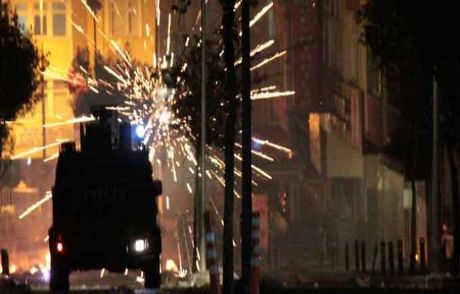 Okmeydanı'nda Gösteriler Sürüyor