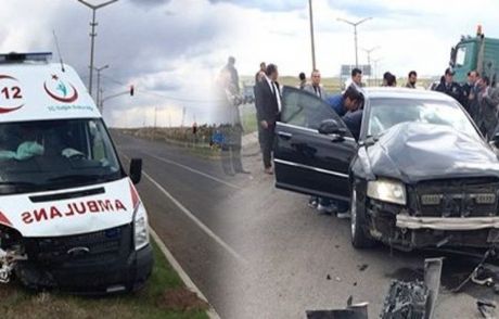 Valinin Aracı Ambulansla Çarpıştı