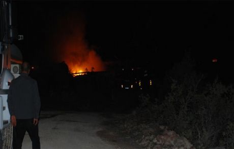 Askeri Kamuflaj Giyip 2 Aracı Yaktılar