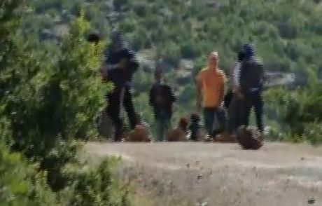 Pkk'lılar Yol Kesip Askere Ateş Açtı