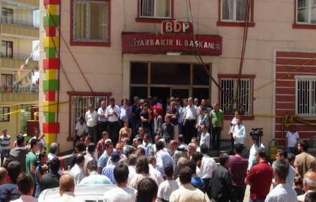 Aileler Bdp İl Binasını Bastı