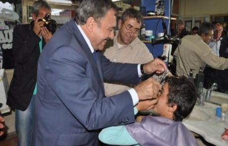 Bakan Eroğlu Berberde Saç Kesti