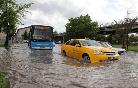 Ankara'da Sağanak Ve Dolu