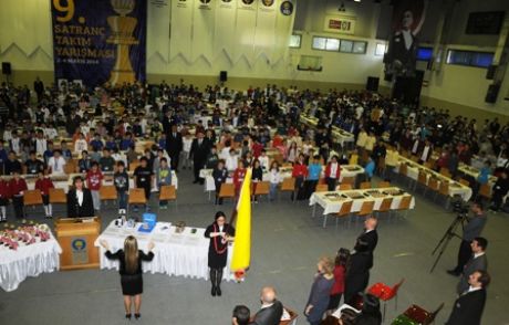 1600 Öğrencinin Geleneksel Satranç Mücadelesi