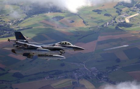 F-16'ya Suriye Sınırında Taciz