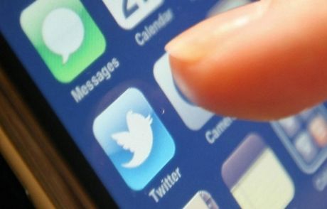 İslam Karşıtı Ve Homofobik Tweet Sonrası İstifa
