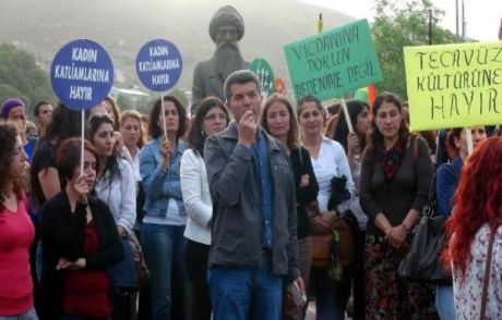 Tunceli'de Taciz Ve Tecavüz Protesto Edildi