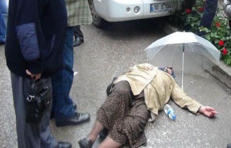 Yaralı Kadın Ambulansı Yerde Böyle Bekledi