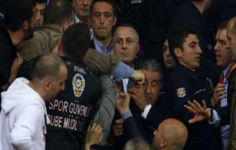 Fenerbahçeli Yöneticiye Yumruklu Saldırı