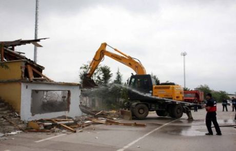 Arslanbey'de Ruhsatsız Tesis Yıkıldı