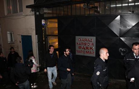 Tophane'de Sanat Galerisine Saldırı