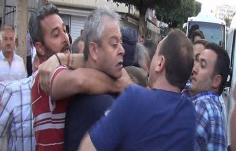 Polis Turgay Develi'nin Boğazına Sarıldı