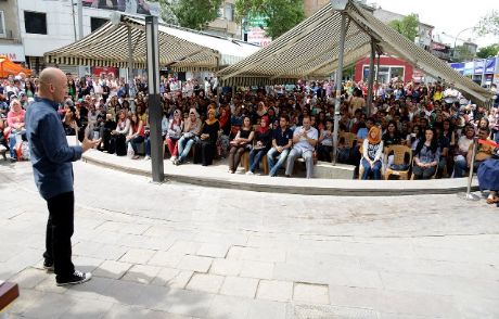Kahraman Tazeoğlu Gençlerle Buluştu