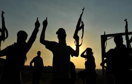 Türk Rehineler Zırhlı Araçla Gönderildi