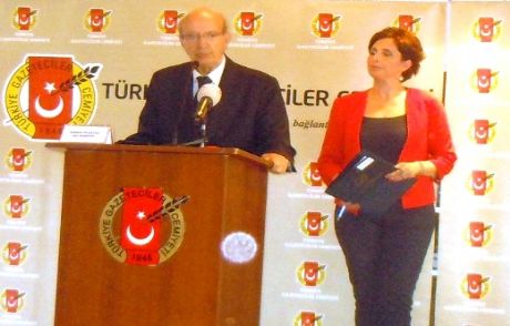 Gazeteciliğin Ustalarına Şükran Plaketi