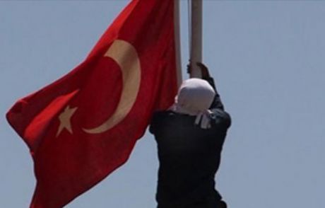Türk Bayrağını İndiren Hain Yakalandı