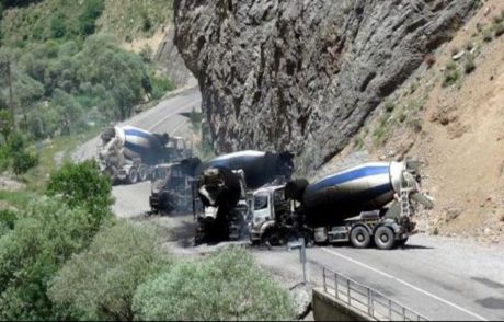 Pkk'lılar 5 Aracı Yaktı, 6 Kişiyi Kaçırdı