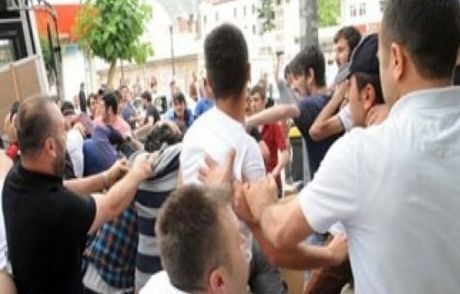 Türk Bayrağını İndirmek İstedi