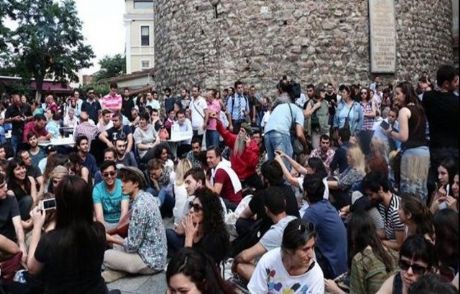 Galata Kulesinin Dibinde İsyan