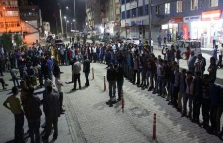 Hakkari'de Yerel Seçim Kutlaması