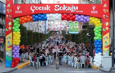 Çocuk Sokağı'nda İlk İftar