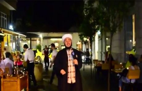 Atiye Sokak'ta Bir Cübbeli