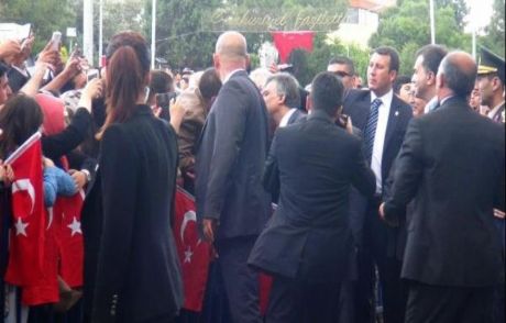 Valilik Ziyaretinde Gül'e Protesto