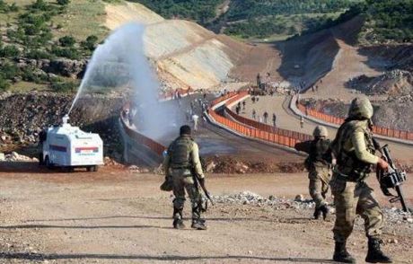 Pkk Dicle'de Yol Kesip Araç Yaktı