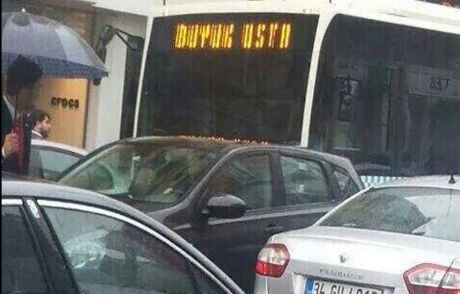 Otobüste 'büyük Usta' Yazısı