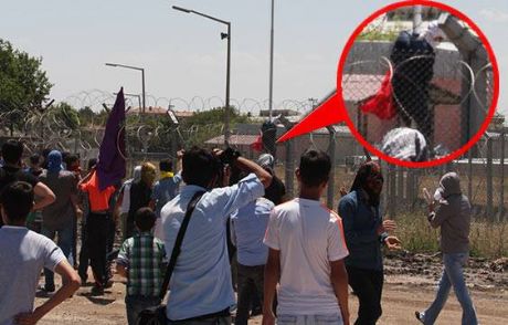 Diyarbakır'da Türk Bayrağını İndirdiler