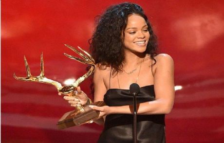 En Çekici Kadın Rihanna