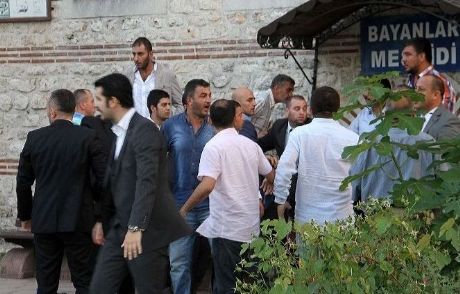 Akp'lilerden Çatı Adaya Provakasyon