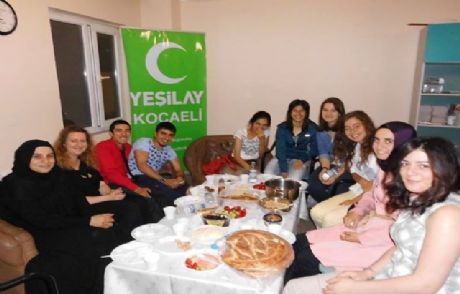 Yeşilay Kocaeli Şubesi Gençliği İftarda Buluştu